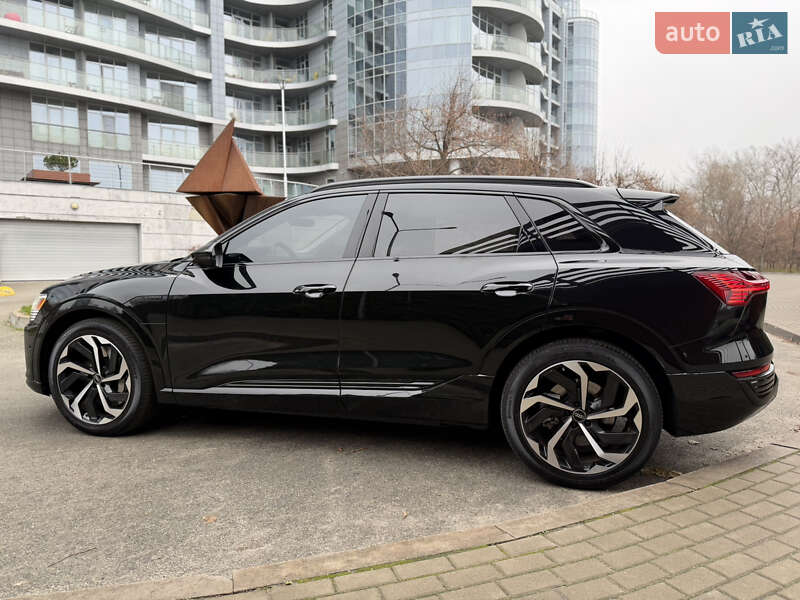 Внедорожник / Кроссовер Audi Q8 e-tron 2023 в Киеве