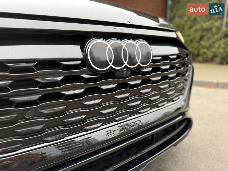 Внедорожник / Кроссовер Audi Q8 e-tron 2023 в Киеве