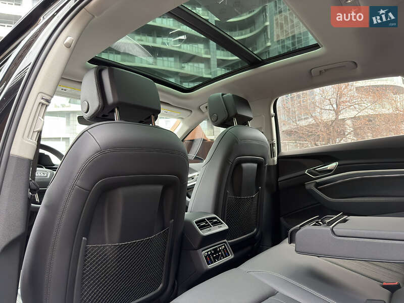 Внедорожник / Кроссовер Audi Q8 e-tron 2023 в Киеве