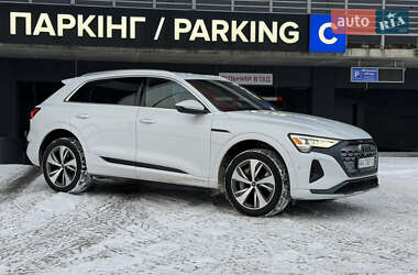 Позашляховик / Кросовер Audi Q8 e-tron 2023 в Києві
