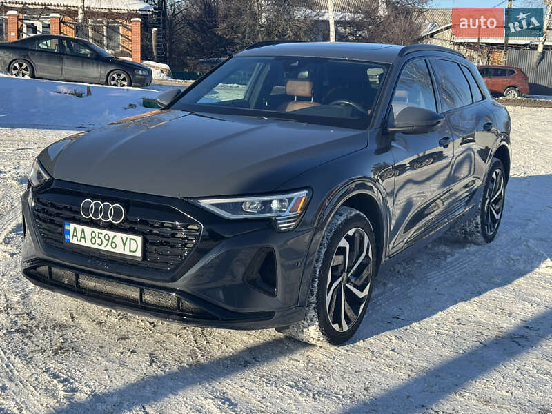 Внедорожник / Кроссовер Audi Q8 e-tron 2023 в Киеве