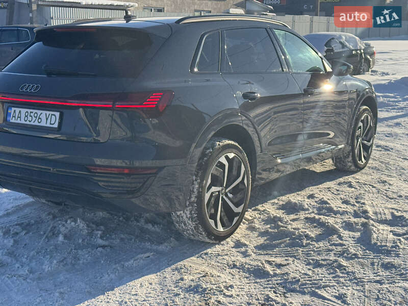 Внедорожник / Кроссовер Audi Q8 e-tron 2023 в Киеве