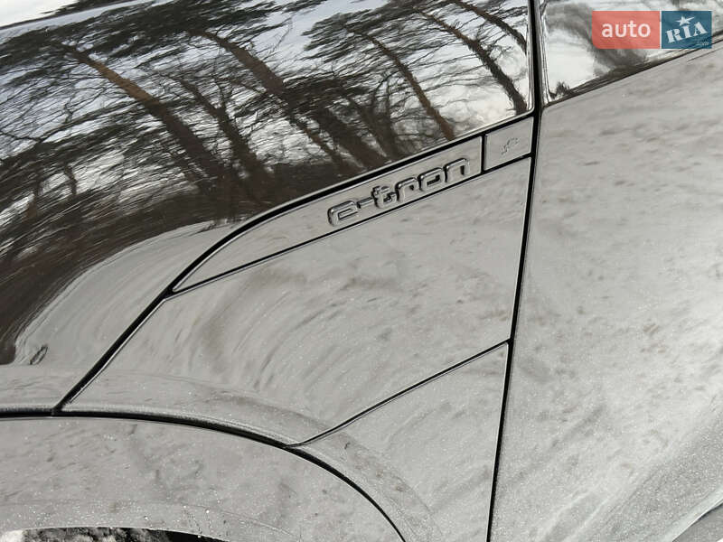 Позашляховик / Кросовер Audi Q8 e-tron 2023 в Києві