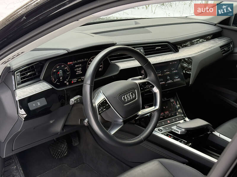 Позашляховик / Кросовер Audi Q8 e-tron 2023 в Києві