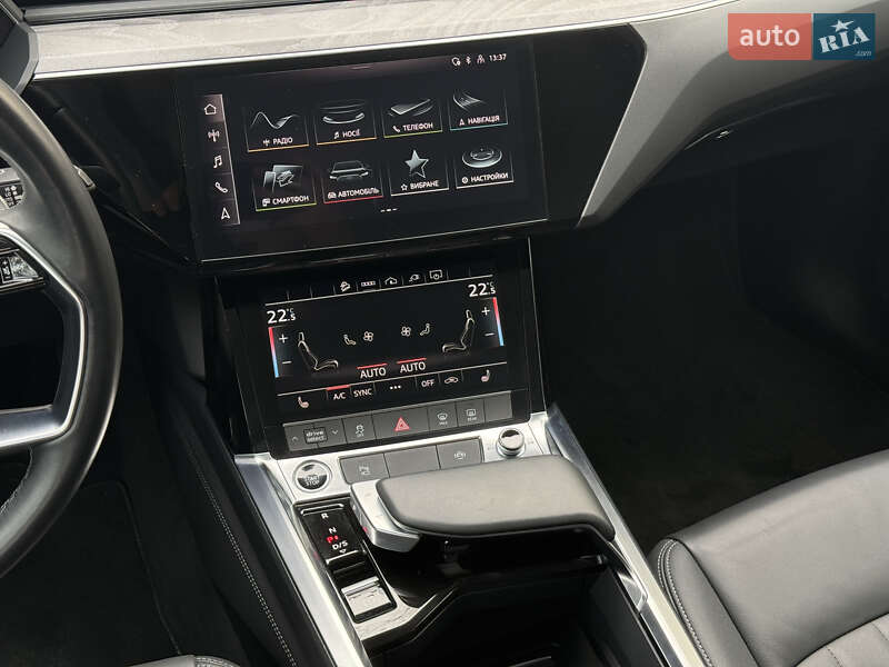 Позашляховик / Кросовер Audi Q8 e-tron 2023 в Києві