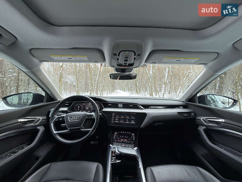 Позашляховик / Кросовер Audi Q8 e-tron 2023 в Києві