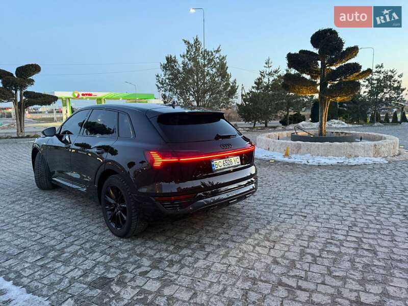 Позашляховик / Кросовер Audi Q8 e-tron 2023 в Львові