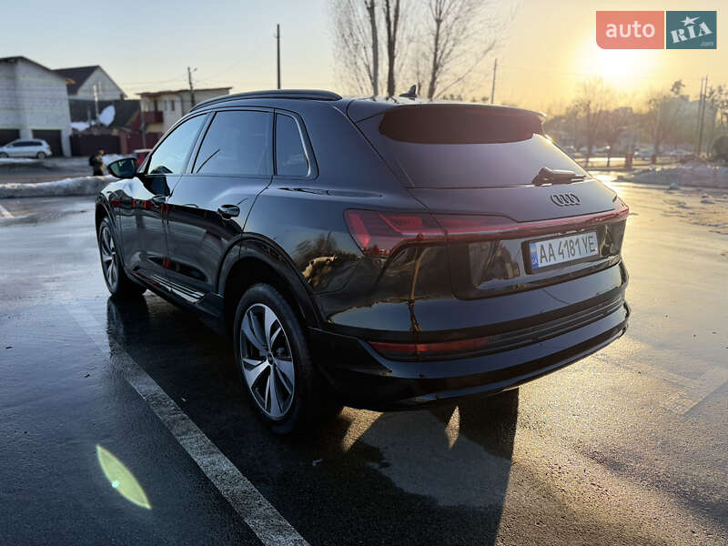 Внедорожник / Кроссовер Audi Q8 e-tron 2023 в Киеве
