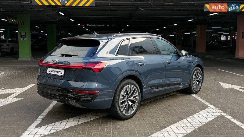 Позашляховик / Кросовер Audi Q8 e-tron 2023 в Києві