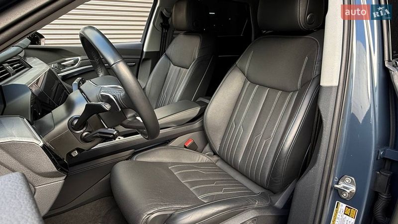 Позашляховик / Кросовер Audi Q8 e-tron 2023 в Києві