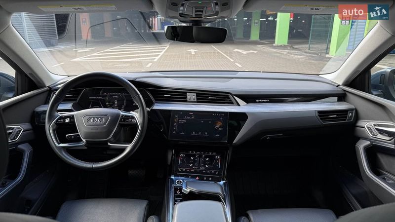Позашляховик / Кросовер Audi Q8 e-tron 2023 в Києві
