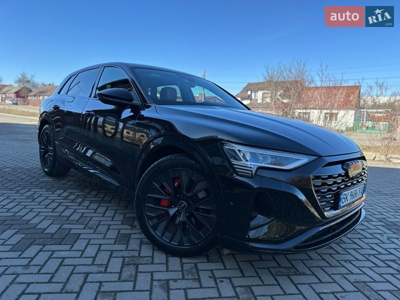 Позашляховик / Кросовер Audi Q8 e-tron 2024 в Рівному