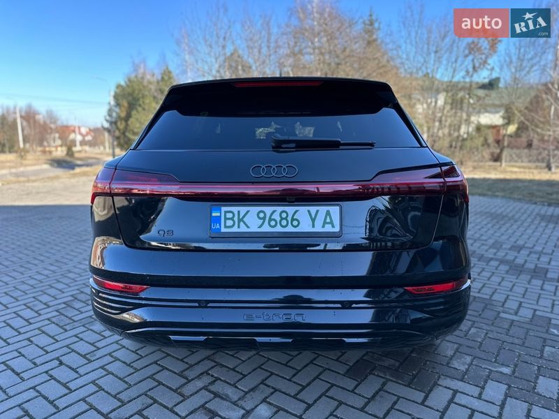 Позашляховик / Кросовер Audi Q8 e-tron 2024 в Рівному
