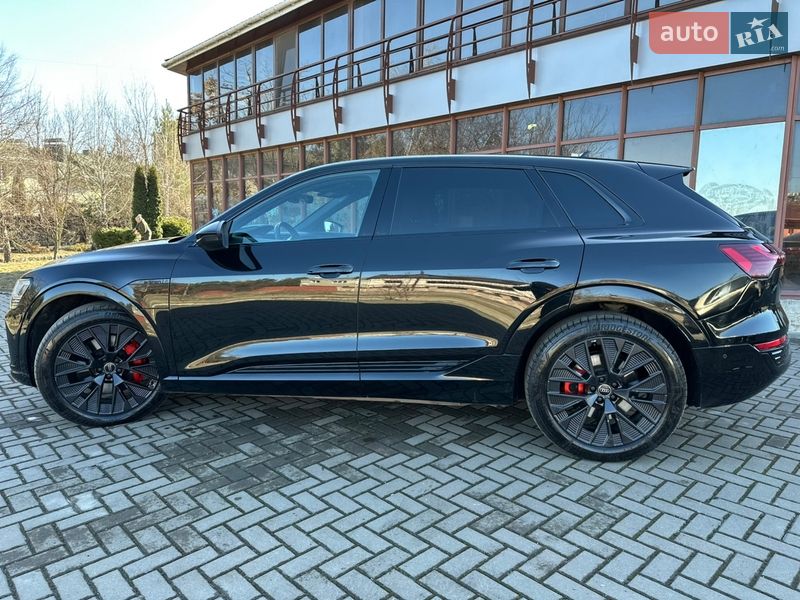 Позашляховик / Кросовер Audi Q8 e-tron 2024 в Рівному