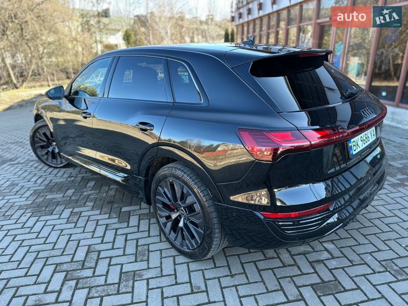 Позашляховик / Кросовер Audi Q8 e-tron 2024 в Рівному