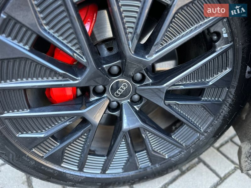 Позашляховик / Кросовер Audi Q8 e-tron 2024 в Рівному