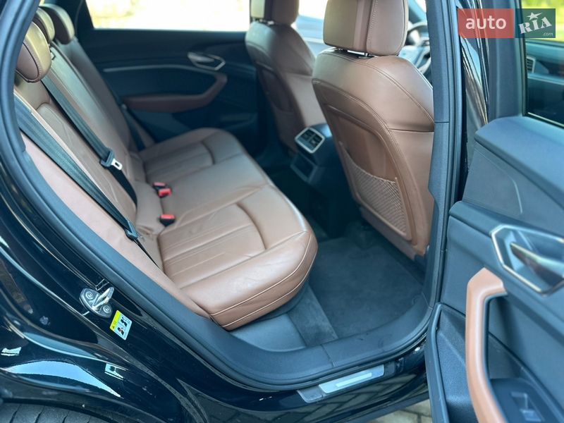 Позашляховик / Кросовер Audi Q8 e-tron 2024 в Рівному