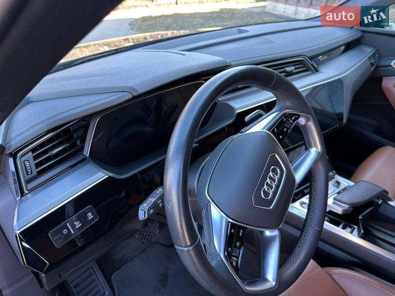 Позашляховик / Кросовер Audi Q8 e-tron 2024 в Рівному