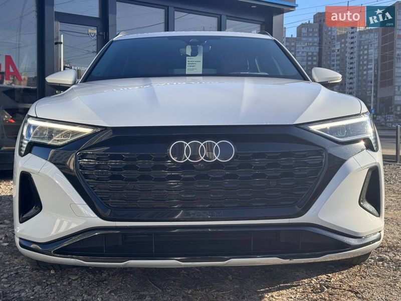 Внедорожник / Кроссовер Audi Q8 e-tron 2023 в Киеве