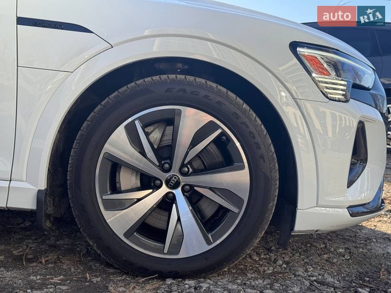 Внедорожник / Кроссовер Audi Q8 e-tron 2023 в Киеве