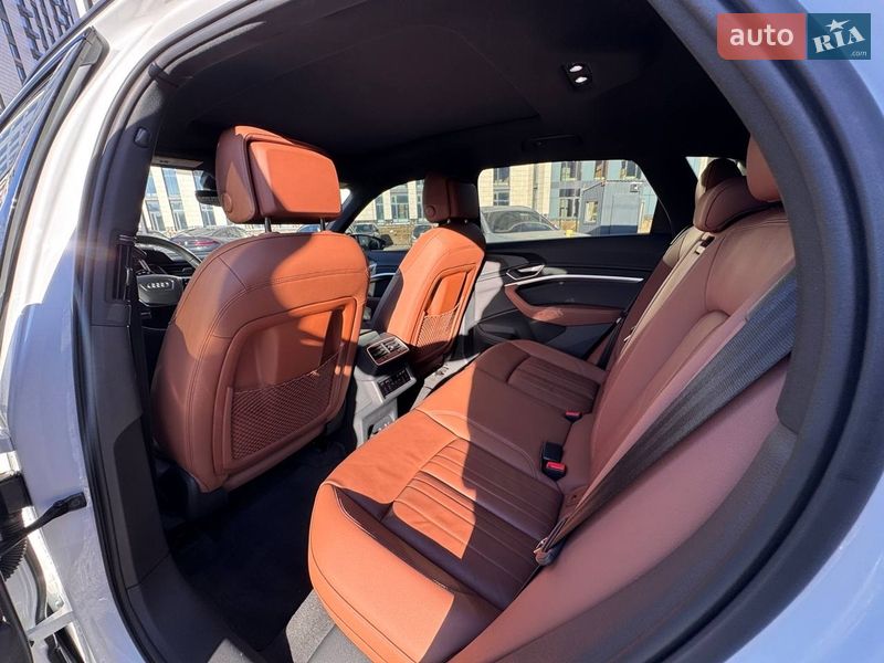 Внедорожник / Кроссовер Audi Q8 e-tron 2023 в Киеве