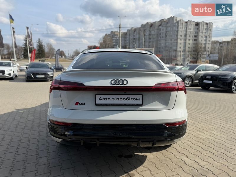 Внедорожник / Кроссовер Audi Q8 e-tron 2023 в Хмельницком