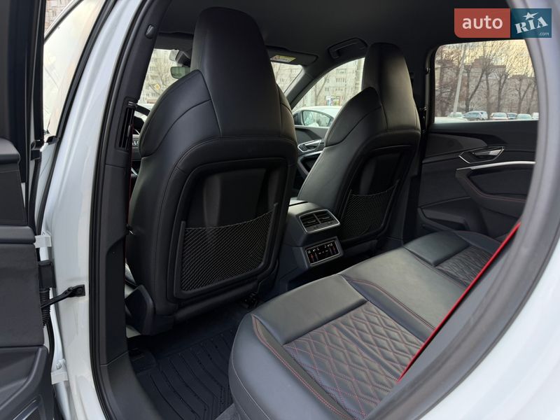 Внедорожник / Кроссовер Audi Q8 e-tron 2023 в Хмельницком