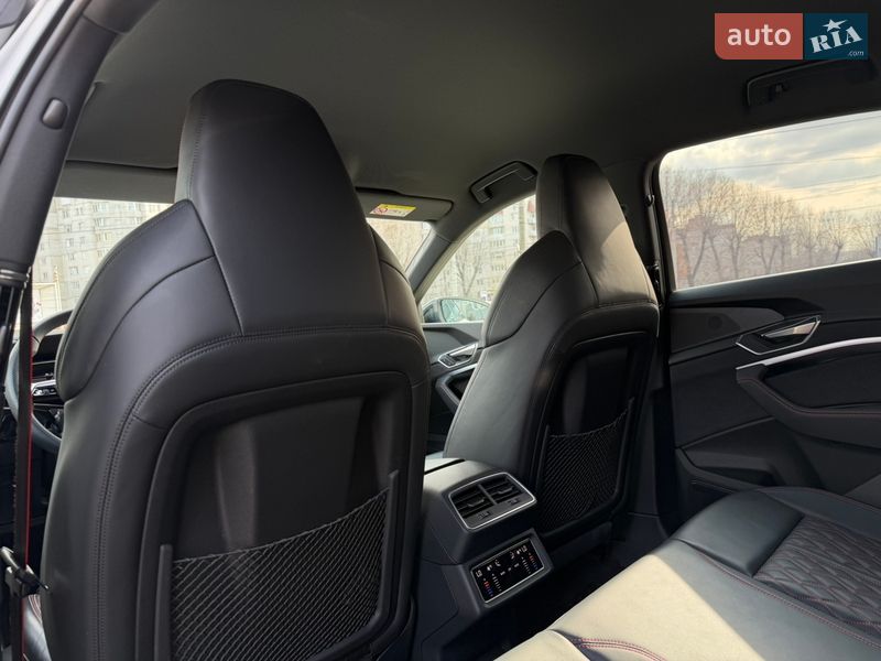 Внедорожник / Кроссовер Audi Q8 e-tron 2023 в Хмельницком