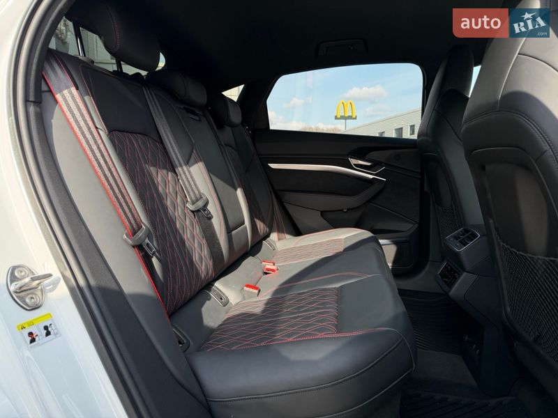 Внедорожник / Кроссовер Audi Q8 e-tron 2023 в Хмельницком