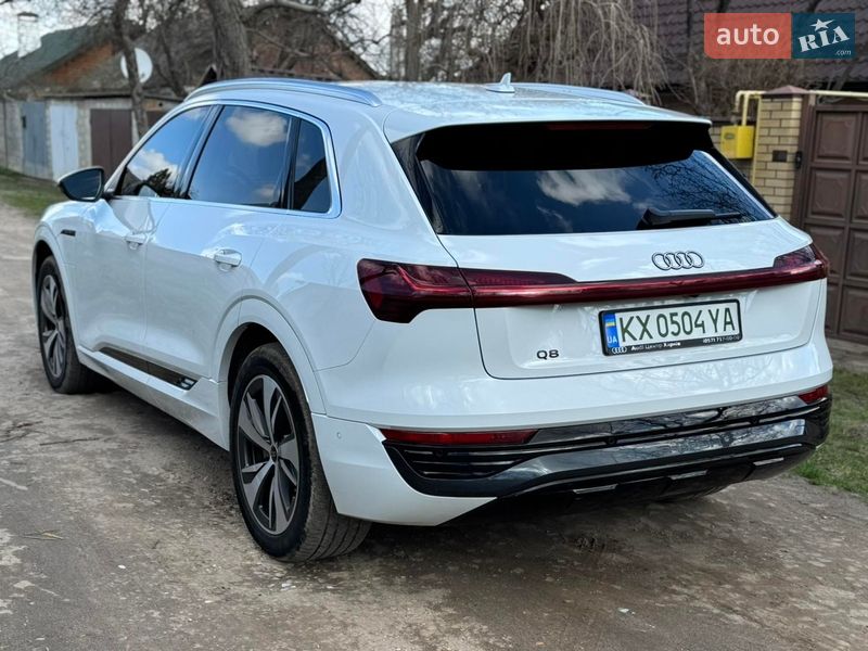Внедорожник / Кроссовер Audi Q8 e-tron 2023 в Харькове