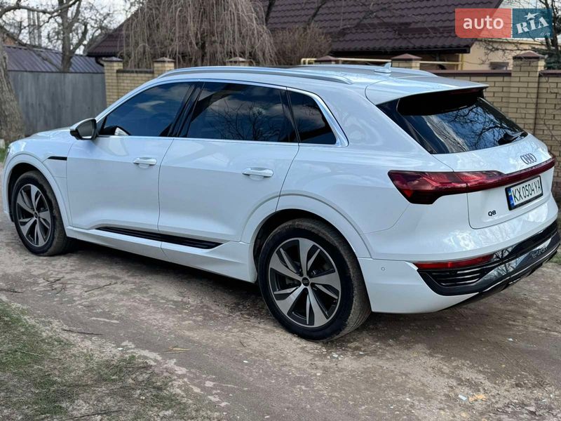 Внедорожник / Кроссовер Audi Q8 e-tron 2023 в Харькове