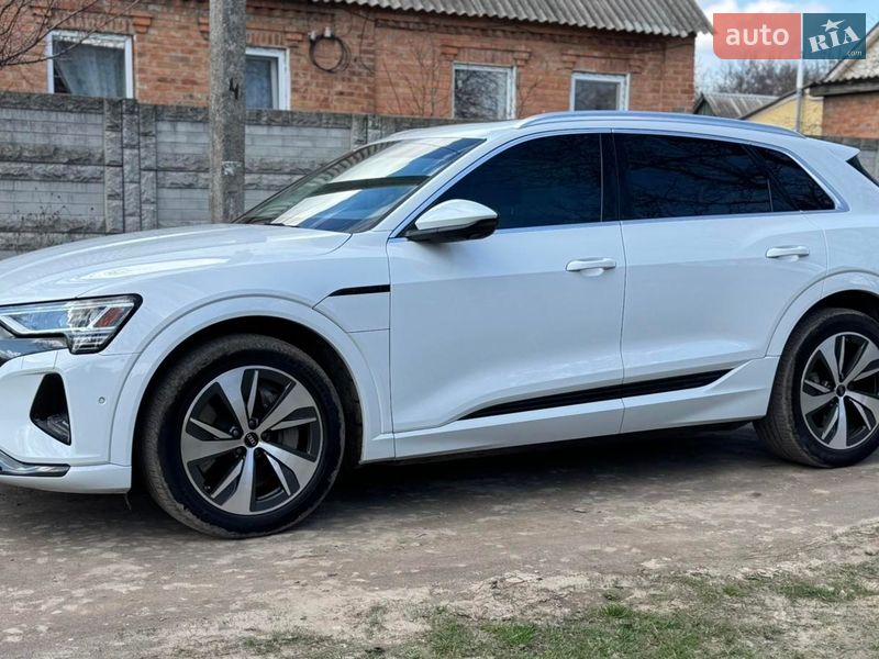 Внедорожник / Кроссовер Audi Q8 e-tron 2023 в Харькове