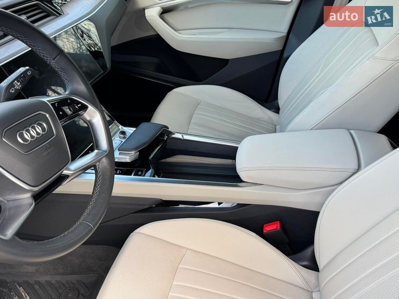 Внедорожник / Кроссовер Audi Q8 e-tron 2023 в Харькове