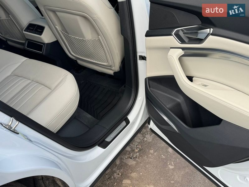 Внедорожник / Кроссовер Audi Q8 e-tron 2023 в Харькове