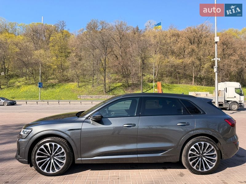 Внедорожник / Кроссовер Audi Q8 e-tron 2024 в Киеве