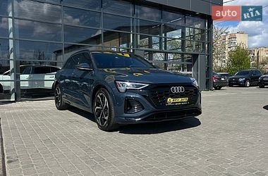Позашляховик / Кросовер Audi Q8 e-tron 2024 в Івано-Франківську