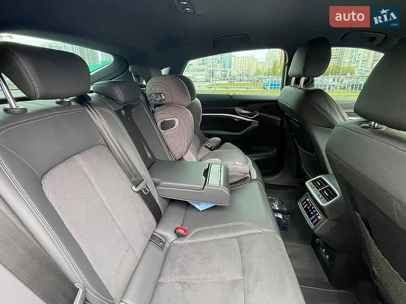 Внедорожник / Кроссовер Audi Q8 e-tron 2024 в Киеве