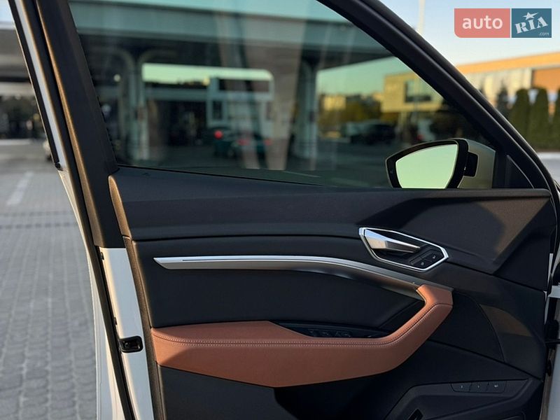 Внедорожник / Кроссовер Audi Q8 e-tron 2023 в Львове