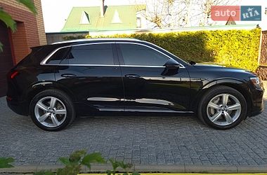 Позашляховик / Кросовер Audi Q8 e-tron 2023 в Києві
