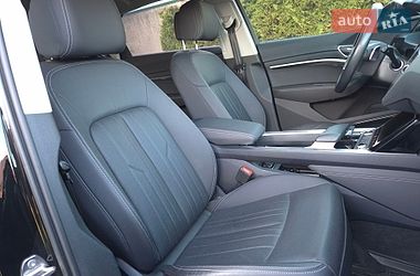 Позашляховик / Кросовер Audi Q8 e-tron 2023 в Києві