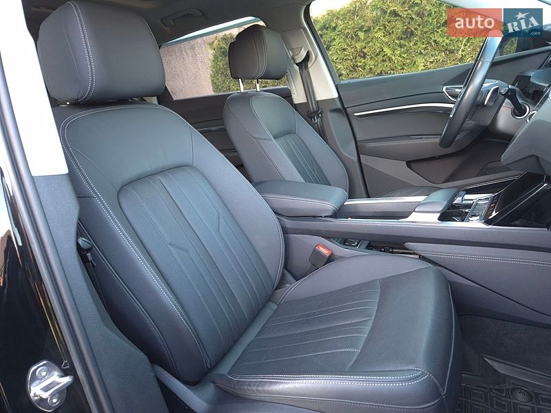 Позашляховик / Кросовер Audi Q8 e-tron 2023 в Києві