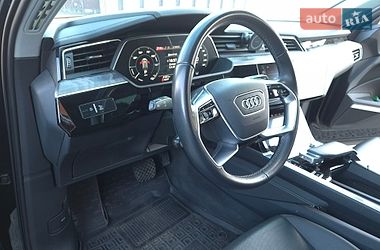 Позашляховик / Кросовер Audi Q8 e-tron 2023 в Києві