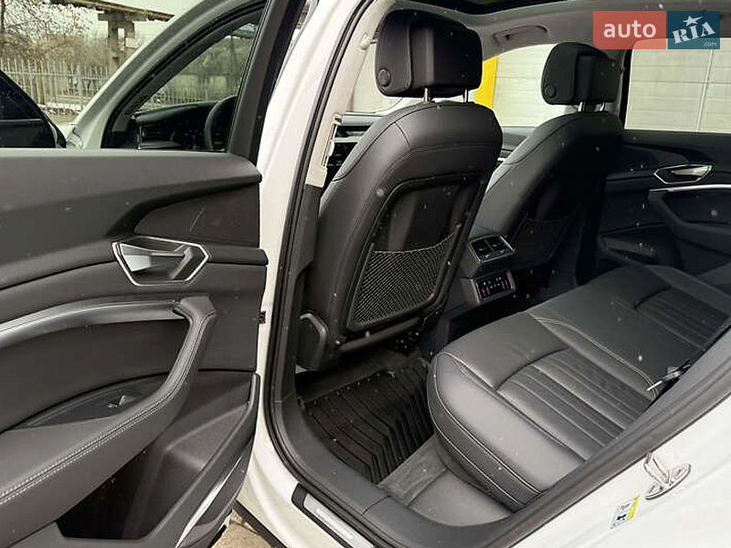 Внедорожник / Кроссовер Audi Q8 e-tron 2023 в Ужгороде
