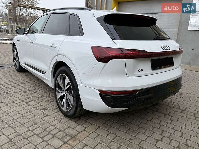 Внедорожник / Кроссовер Audi Q8 e-tron 2023 в Ужгороде