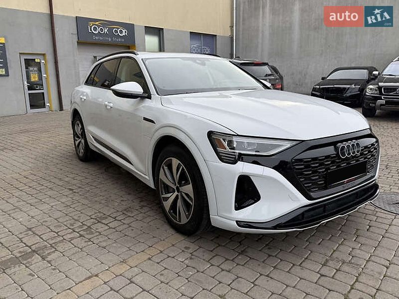 Внедорожник / Кроссовер Audi Q8 e-tron 2023 в Ужгороде