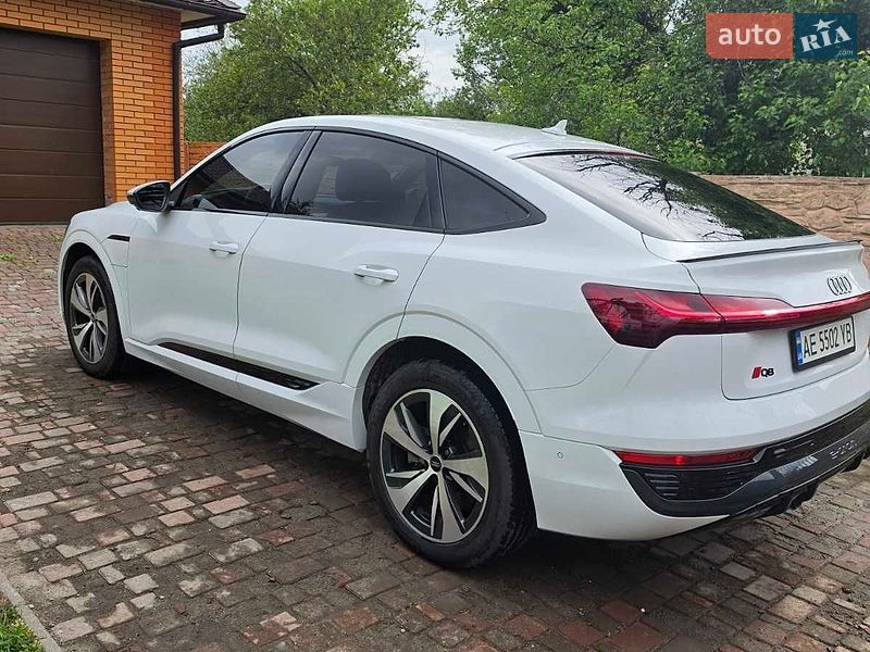 Внедорожник / Кроссовер Audi Q8 e-tron 2023 в Днепре