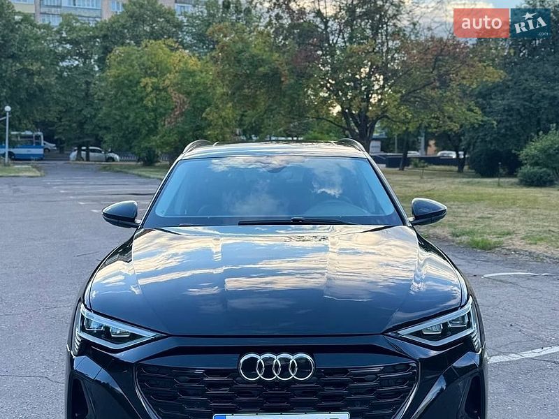 Позашляховик / Кросовер Audi Q8 e-tron 2023 в Рівному
