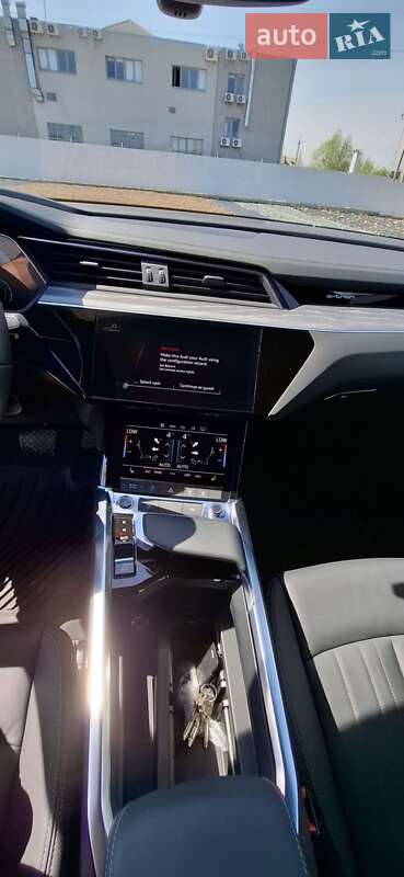 Внедорожник / Кроссовер Audi Q8 Sportback e-tron 2023 в Львове