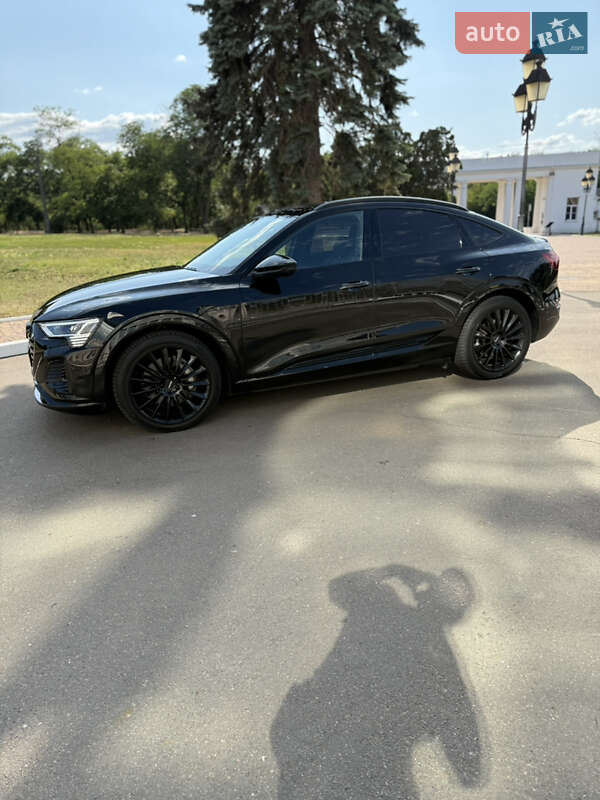 Внедорожник / Кроссовер Audi Q8 Sportback e-tron 2023 в Одессе