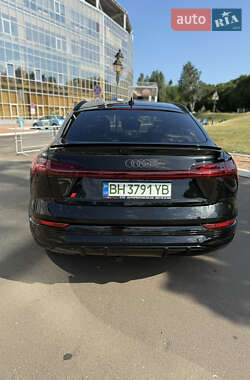Внедорожник / Кроссовер Audi Q8 Sportback e-tron 2023 в 